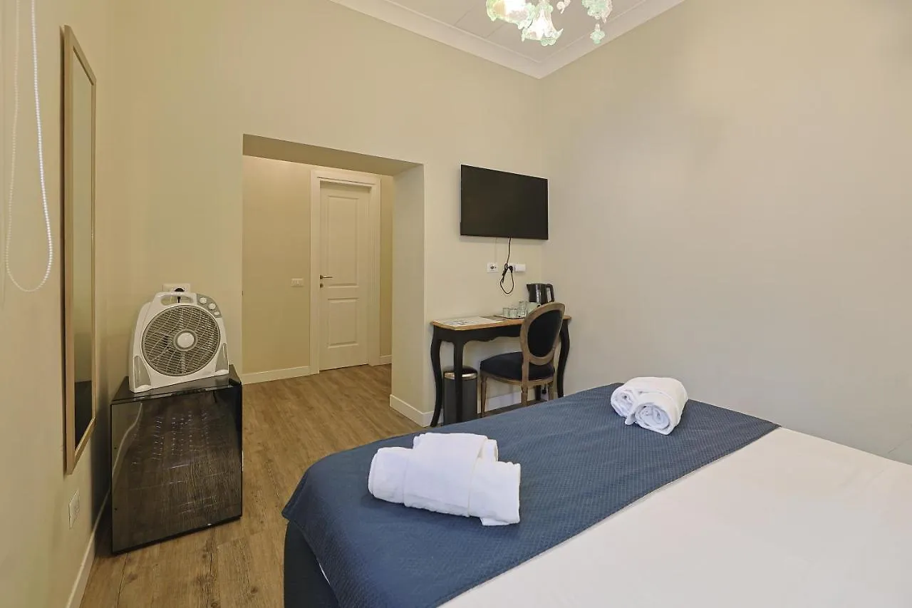 Art House Suites56 Via Del Babuino 56 Rome Guest house